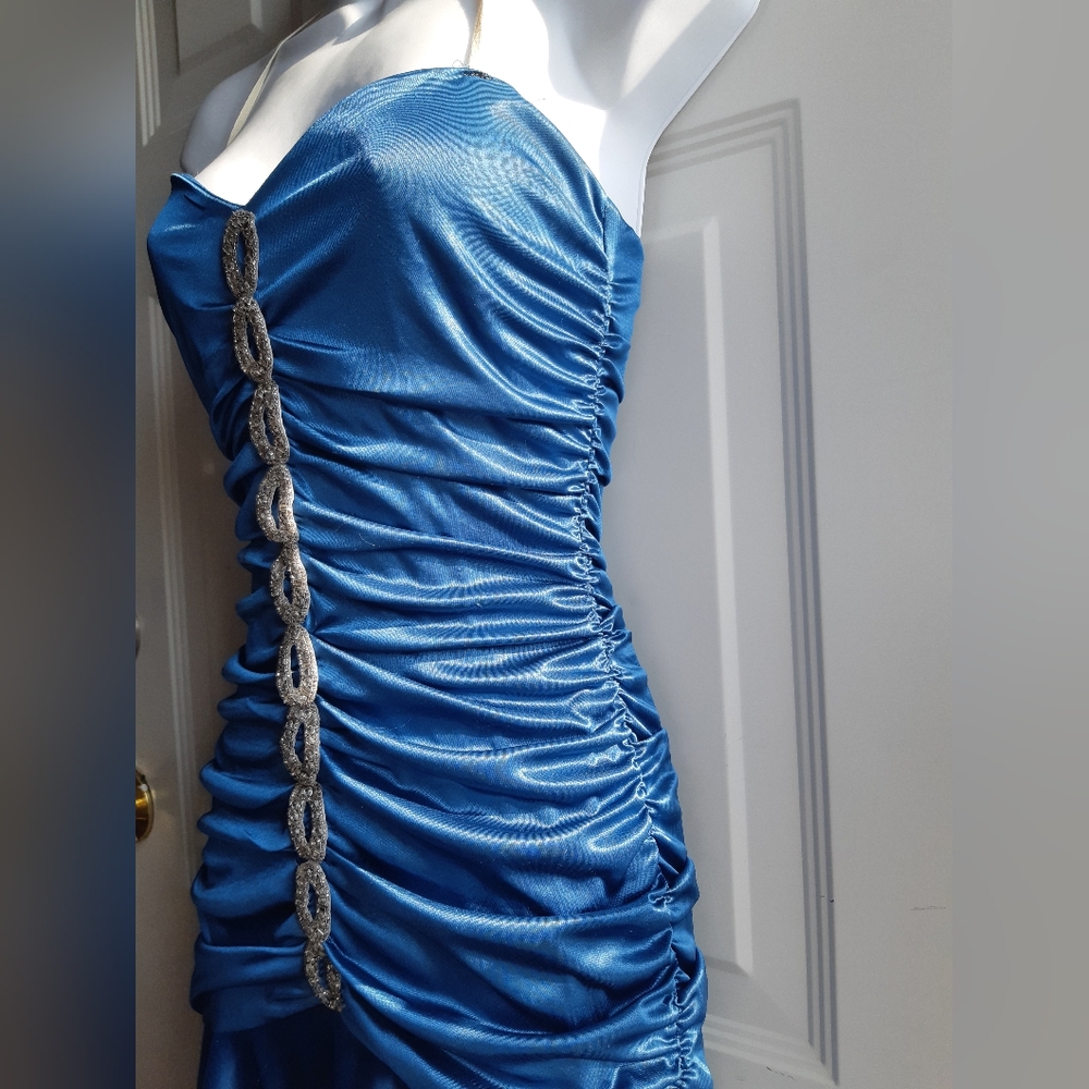 Mermaid Style Dress - Picture 14 of 15